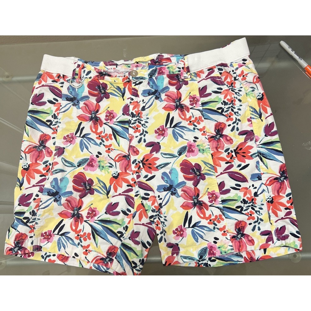 Fresh Womens Plus Size Shorts Fun Floral Print Size 16W 74.2